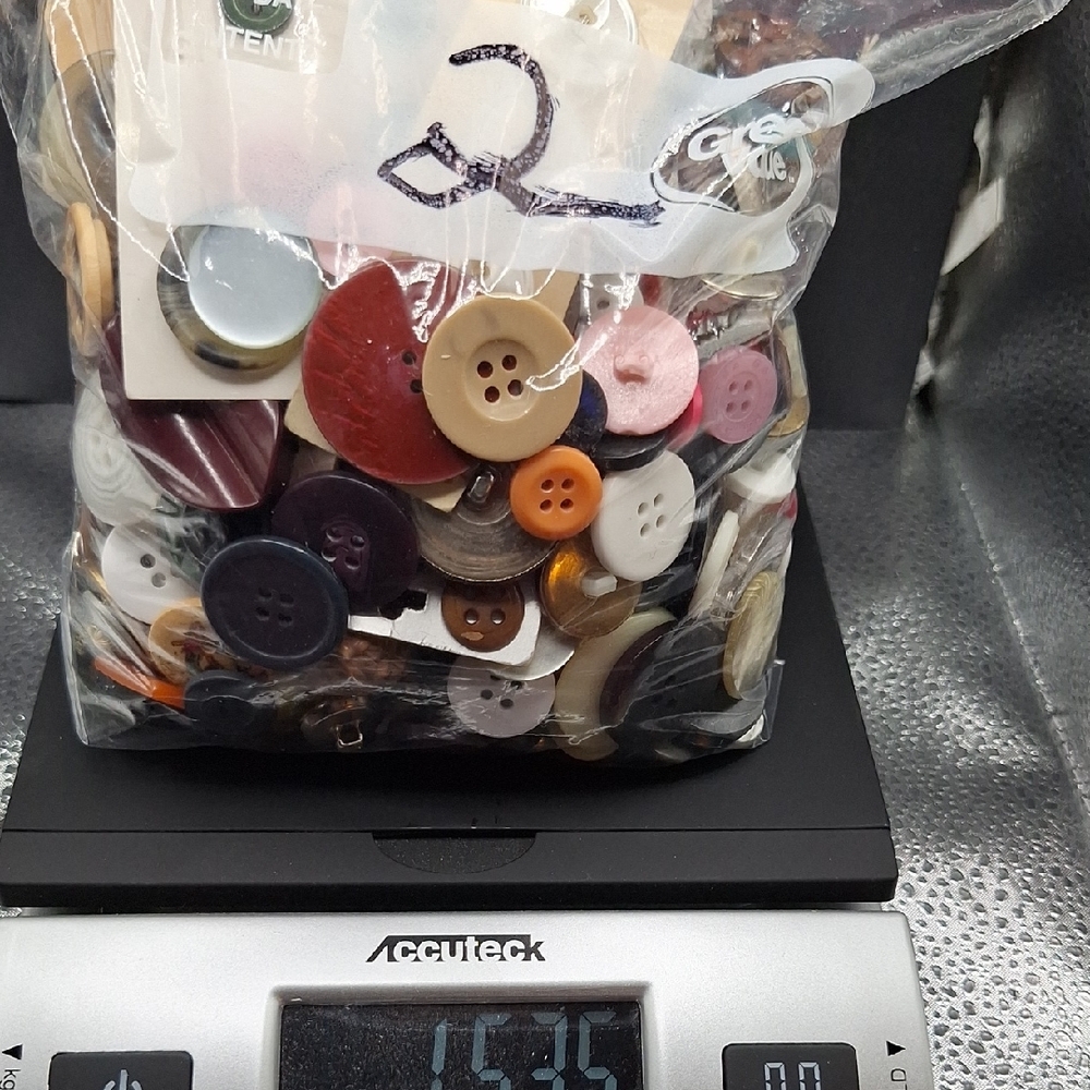 Mixed  Button Collection - Picture 6 of 7